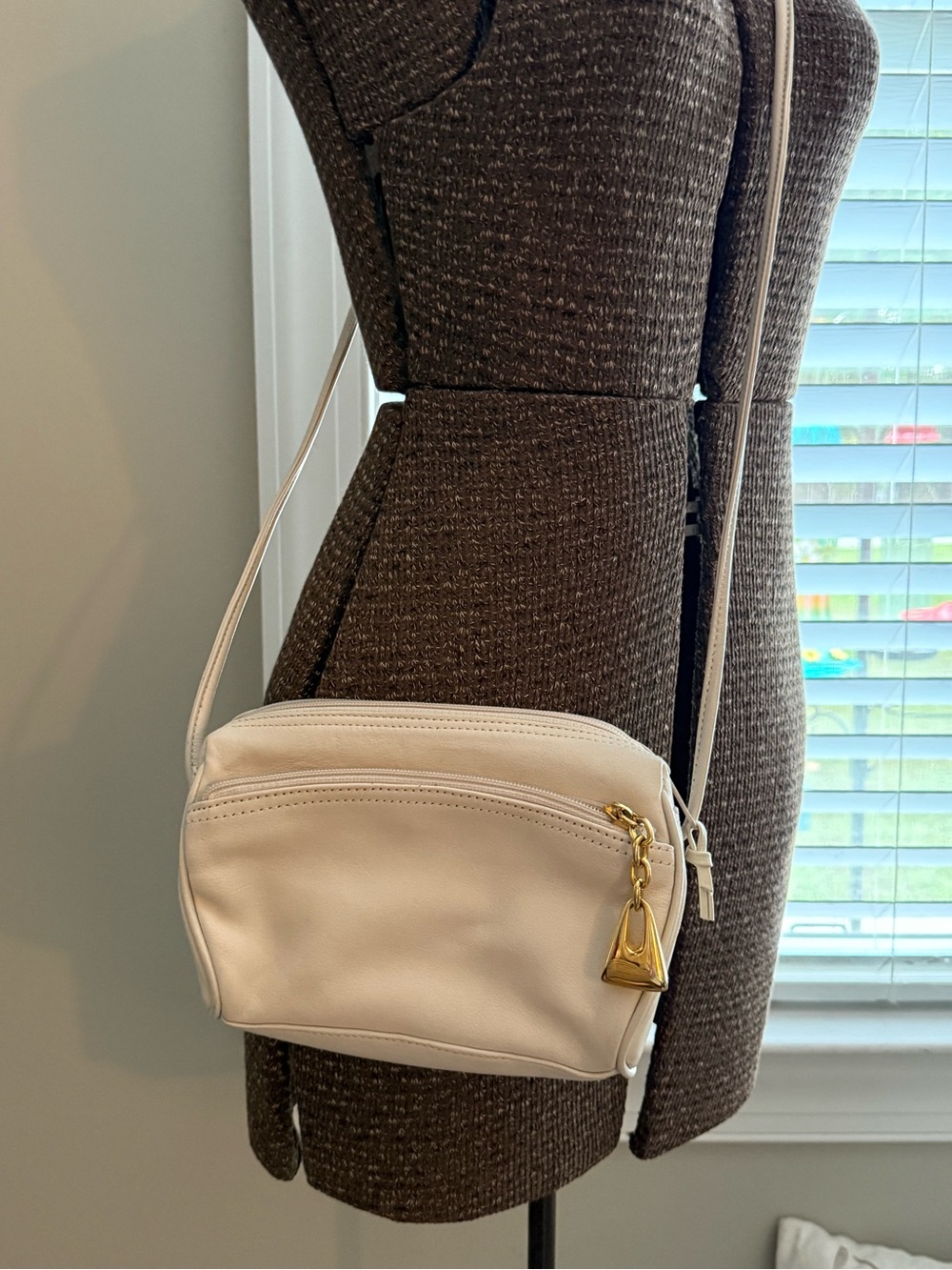 Vintage Giani Bernini Cream Crossbody Bag with Gold Accent